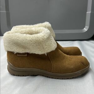 Minnetonka Southtown suede ankle boots